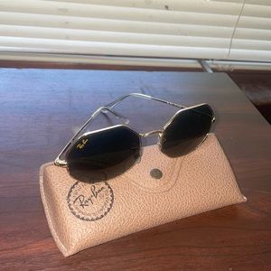 Very clean ray bans